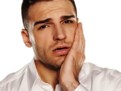 Pourquoi il ne faut pas ajuster ses prothèses dentaires soi-même ?